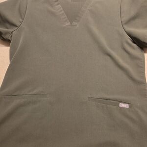 Figs Casma Three-Pocket Scrub Top - Olive Green - Size Medium
